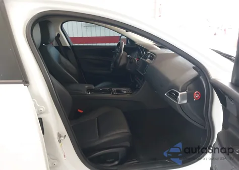 2018 Jaguar Xe 25T Premium из США, поврежденный, VIN SAJAD4FX2JCP23080